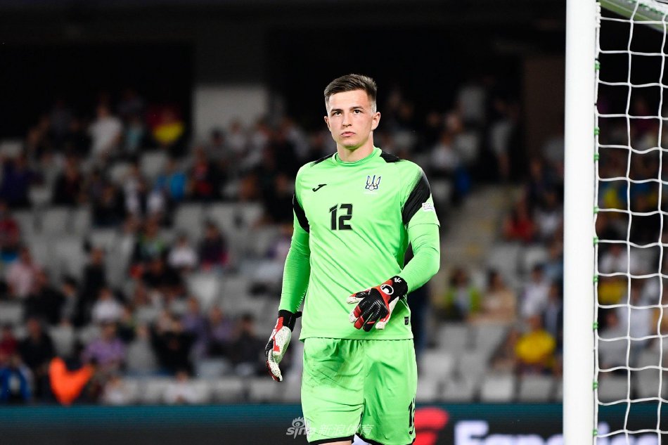 但在坚韧不 但在坚韧不